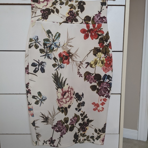 Floral Midi Skirt - Picture 3 of 4